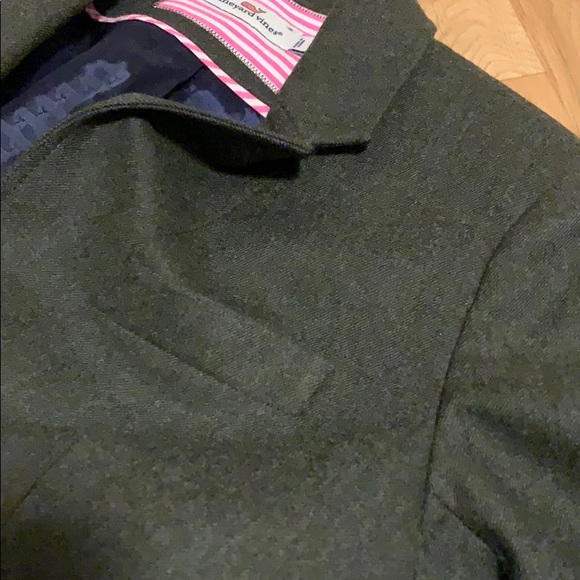 Vineyard vines suit jacket pockets & anchor button - Picture 12 of 16